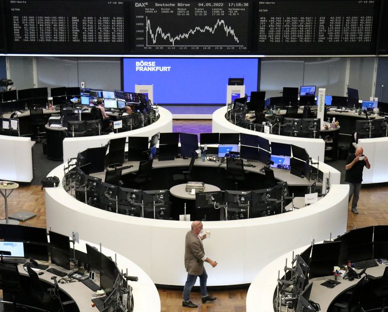 European stocks' relief rally fades, growth concerns rise