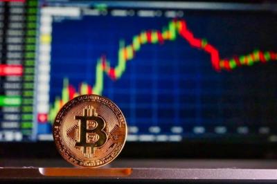 Có nên soi giá Bitcoin để đầu tư chứng khoán?