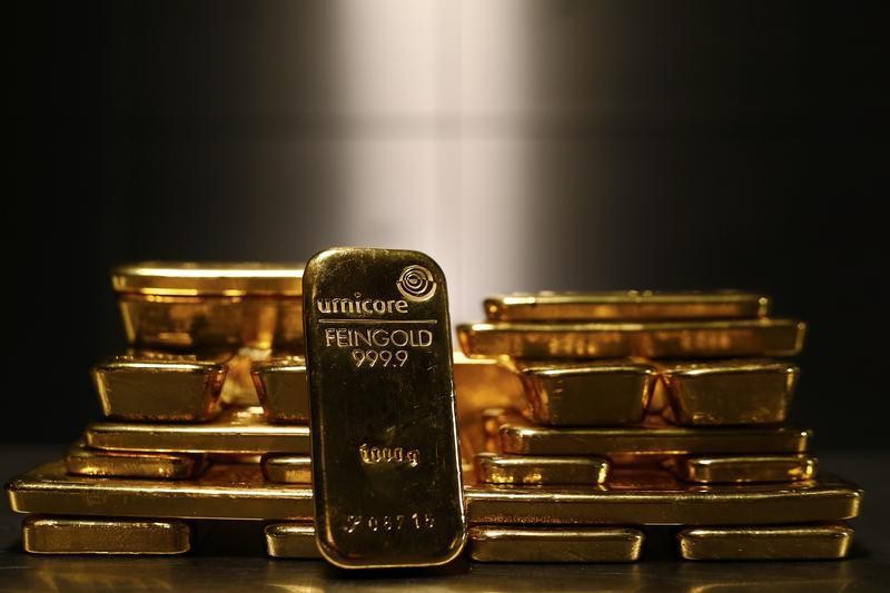 Gold Rises 2% on Week; First Weekly Win in Five