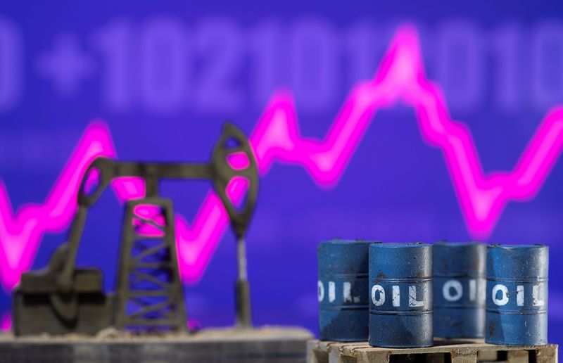 Oil prices fall ahead of expected U.S. interest rate hike