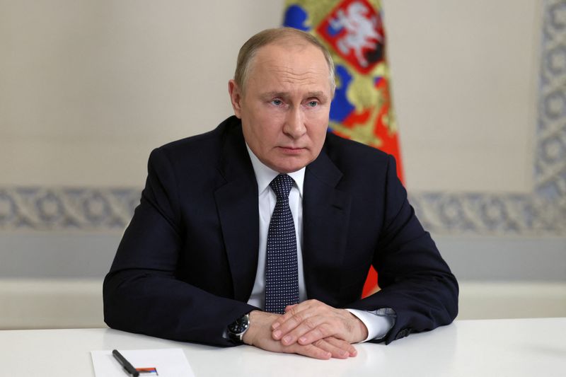 Putin signs decree on new scheme to service Eurobonds as default looms