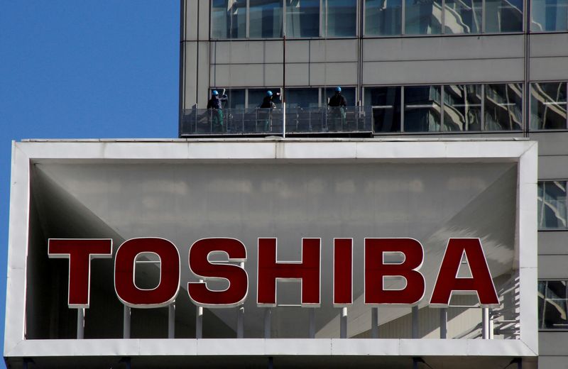 Bidders weigh offers valuing Toshiba at up to $22 billion-sources