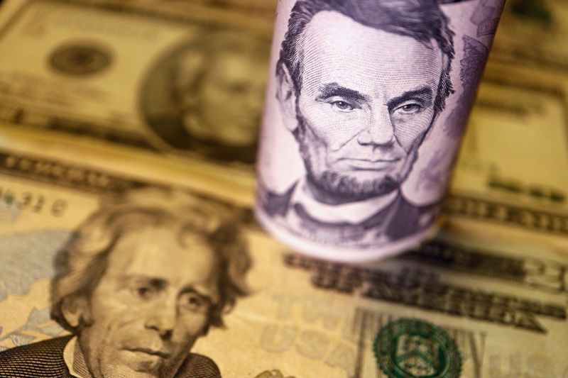 Dollar languishes as recession fears mount; yen bounces while won slides