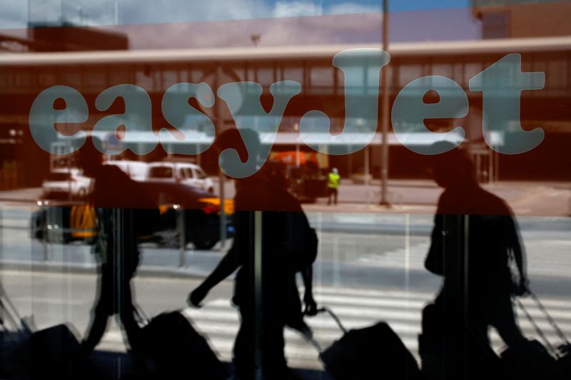 EasyJet's chief operating officer Peter Bellew resigns