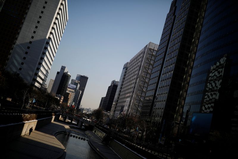S.Korea's economy unexpectedly speeds up, pointing to more rate hikes