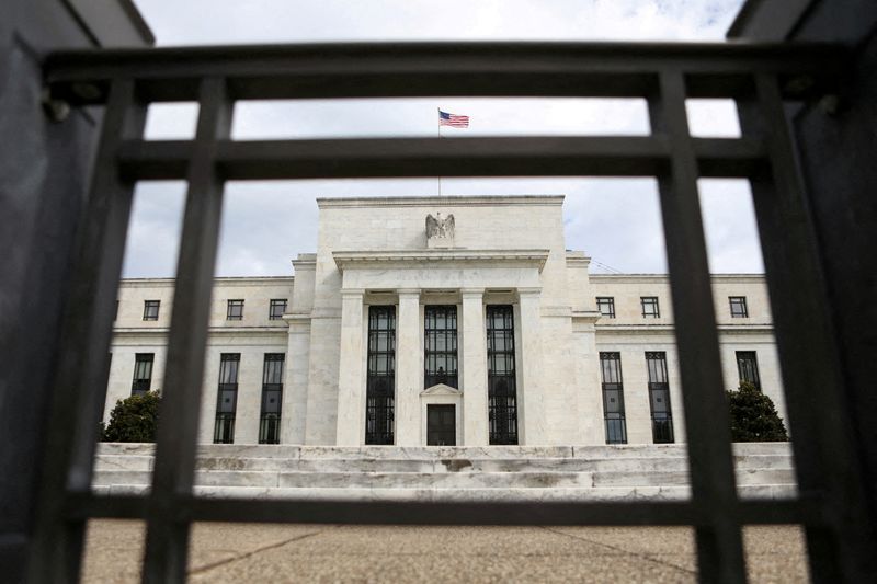 Analysis: U.S. banks face trillion-dollar reverse repo headache