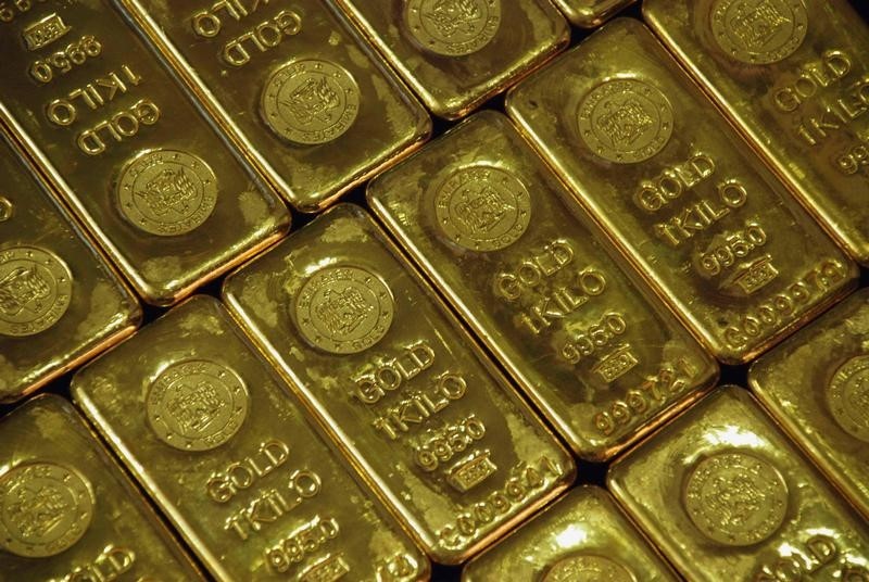 Gold Tumbles From $1,800 as Hawkish Fed Officials Boost Dollar