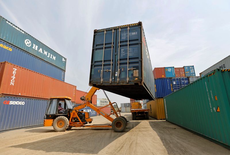 India's trade deficit to remain above $20 billion - Barclays