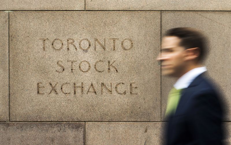 TSX futures gain on strong earnings, commodity prices