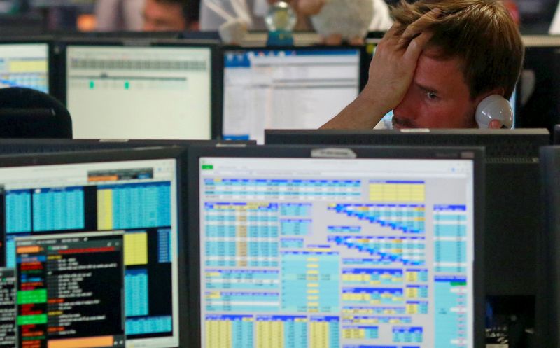 London shares fall as energy stocks weigh