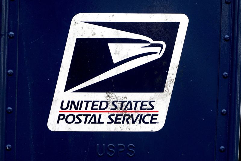 U.S. states urge postal service to halt gas vehicle purchases