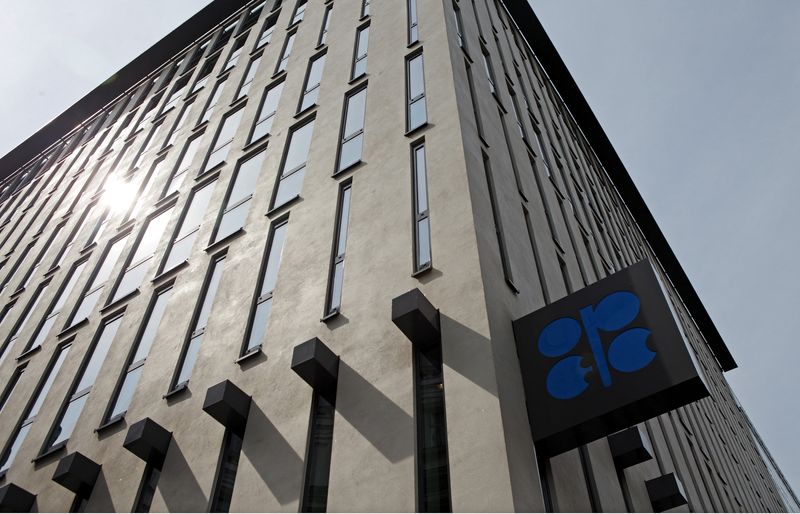 Oil edges higher on prospect of OPEC+ supply cut