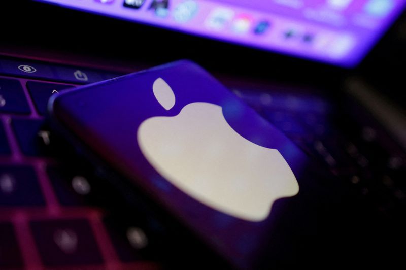Apple, HTC cleared in U.S. trade tribunal dispute over wireless patents
