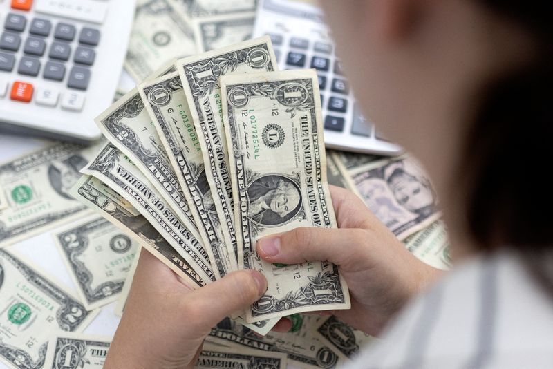 Dollar on the front foot as eyes turn to Fed, yen back in reverse