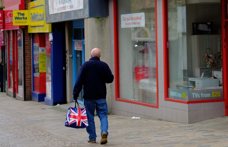 UK retail sales plunge, underlining risk of recession