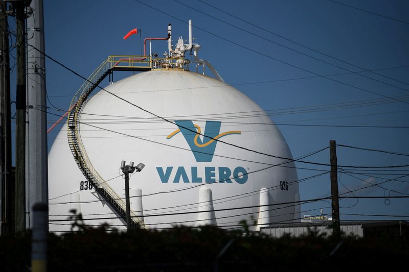 Valero, Marathon top beneficiaries of U.S. emergency oil releases
