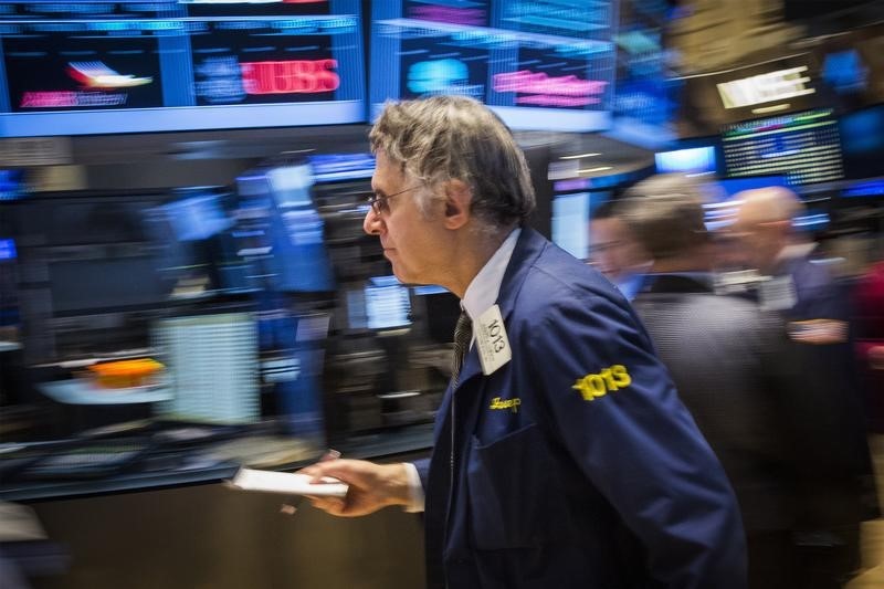 Dow đóng cửa tăng điểm với hi vọng Fed sẽ xem xét lại đà thắt chặt chính sách