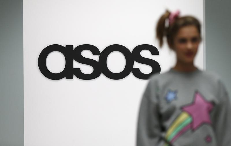 ASOS Shares Slump After Retailer Confirms Talks to Amend Credit Facility