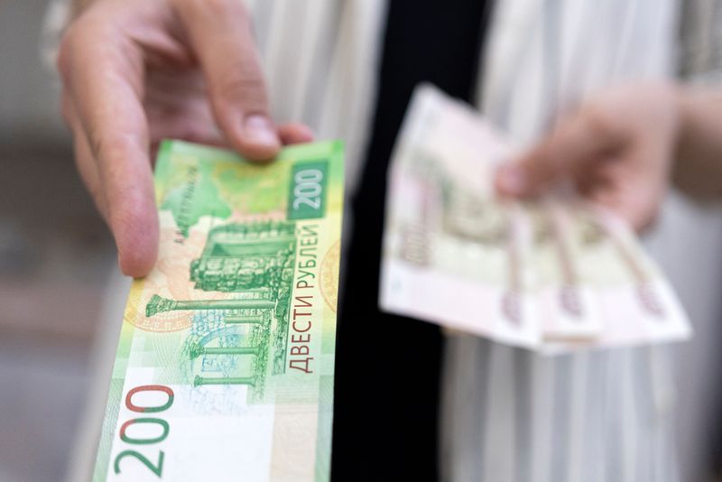 Russian rouble strengthens vs euro as Russia resumes OFZ auctions