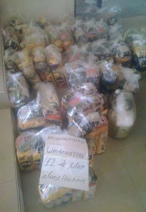 Trader người Venezuela mua 400 kg lương thực bằng NANO, triển khai phong trào từ thiện 