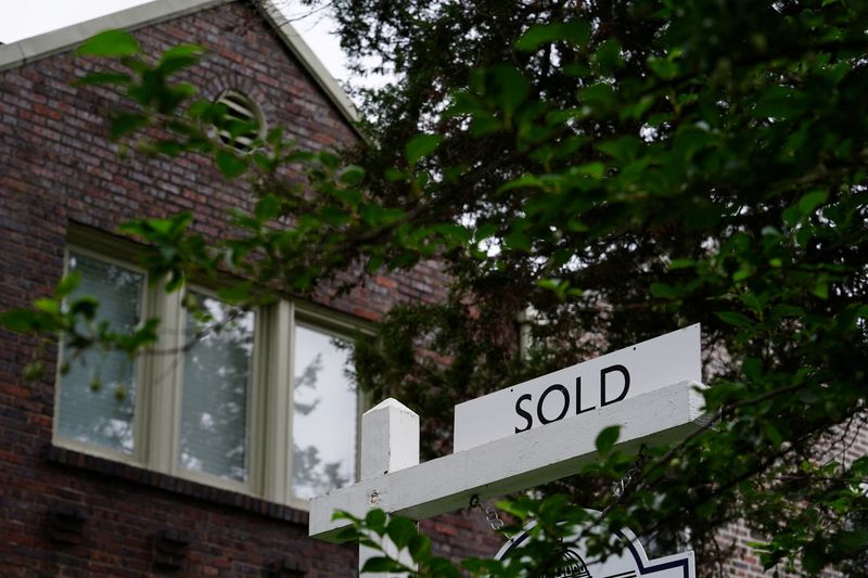 U.S. existing home sales plunge; tight inventory keeps prices rising