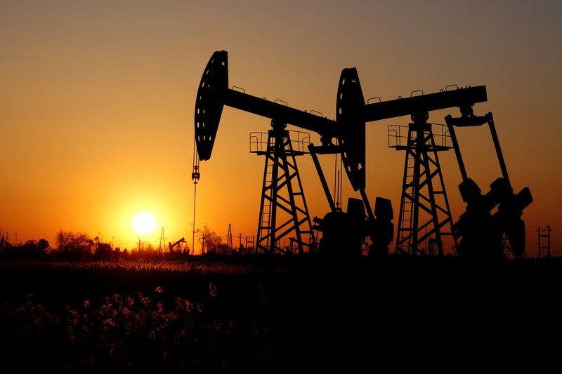 Oil prices rise to near $90/bbl on U.S. crude stock drop