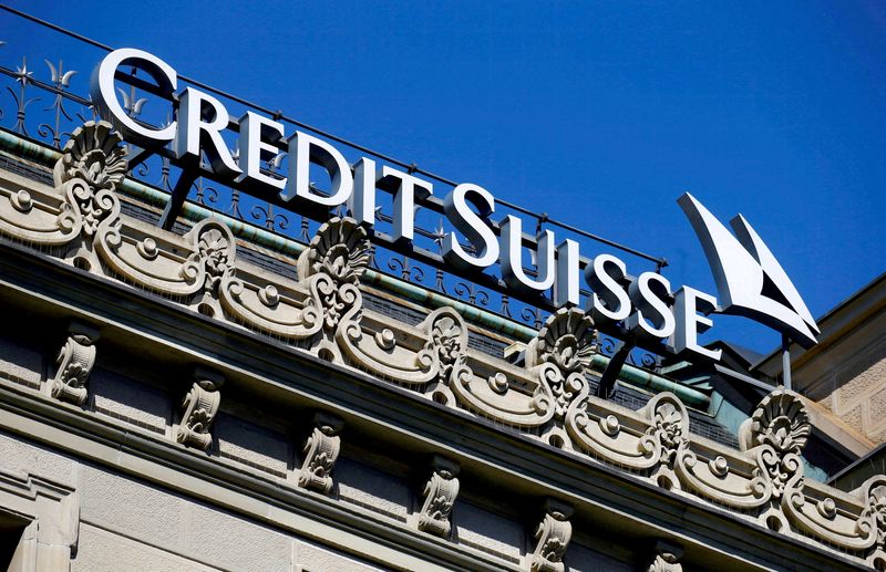 Credit Suisse flags hefty loss as rich clients pull out