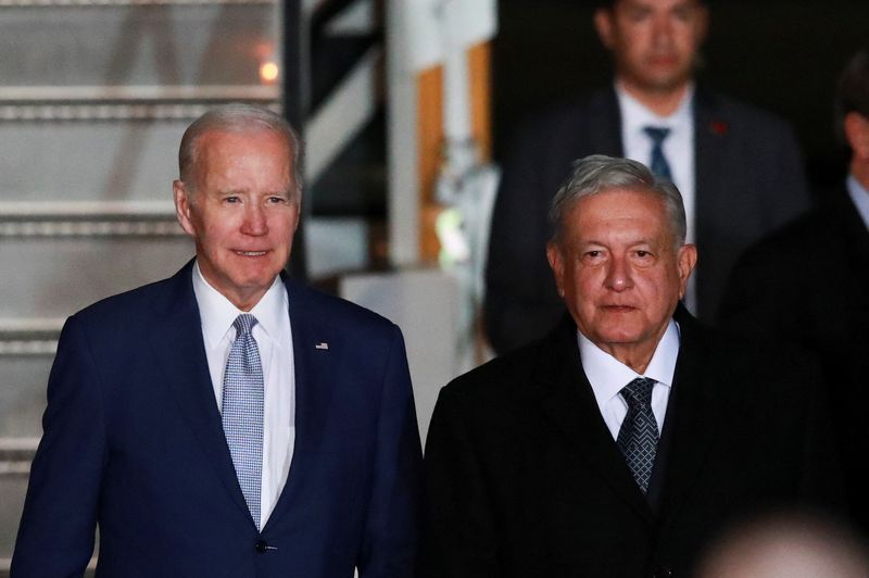 U.S., Mexico discuss economy, drug gangs and migration at summit