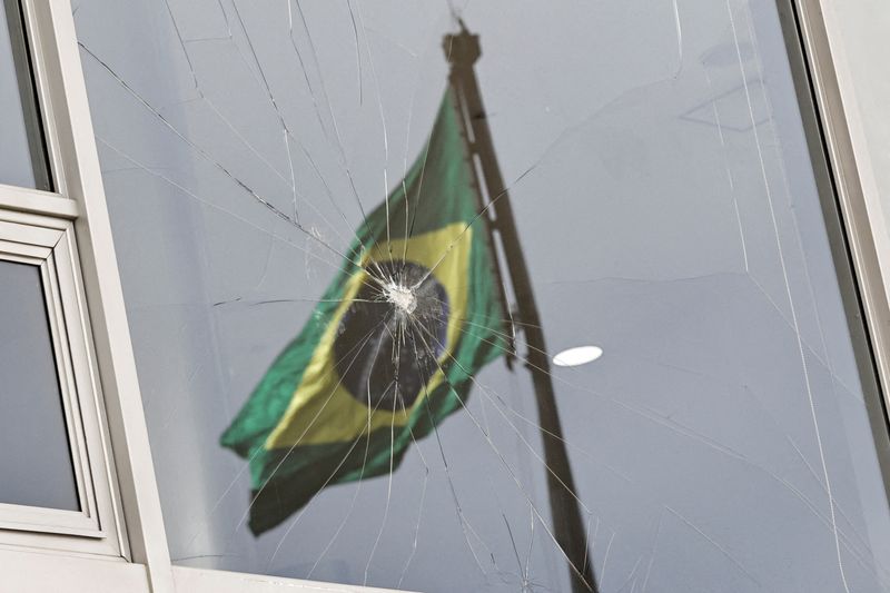 Investors see Brazil's polarization, fiscal plans as key risks after protests