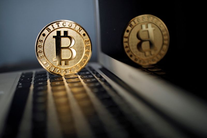 Bitcoin rises 6% to $19,005