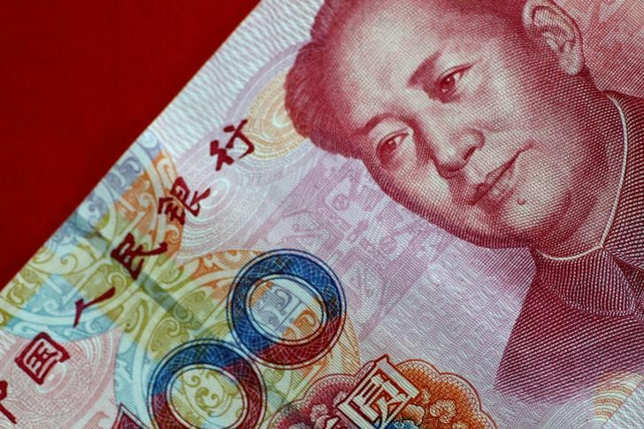 Chinese yuan sinks on mixed GDP, Asia FX rattled by recession fears