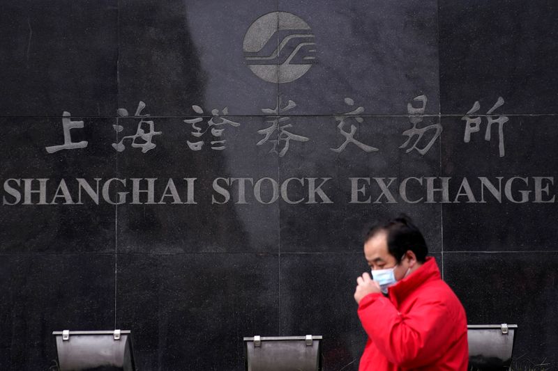 Asian stocks drift lower amid recession jitters, mixed Chinese GDP