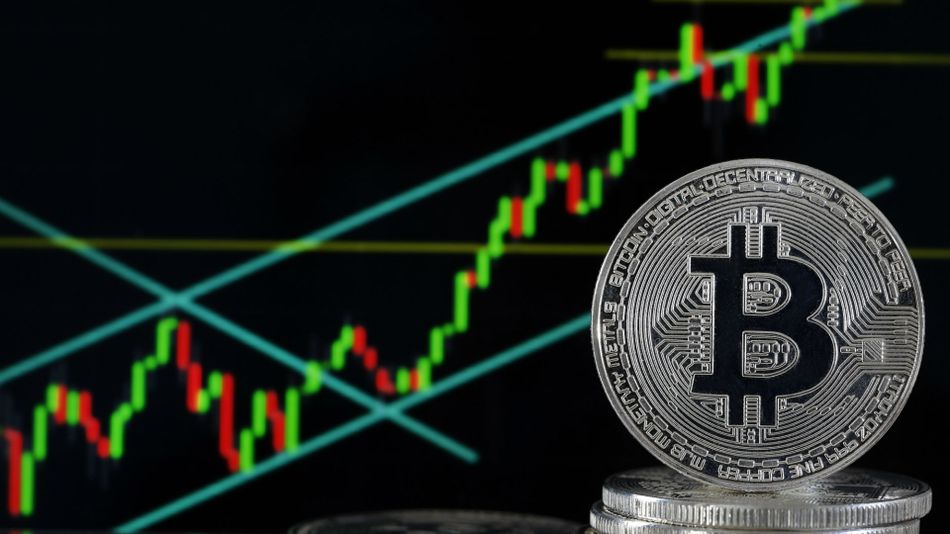 Giá của Bitcoin đã tăng mạnh lên 12.000 đô rồi sụt giảm hơn 1.000 đô trong vòng 24h giữa bối cảnh căng thẳng Mỹ-Trung trong thời gian gần đây.