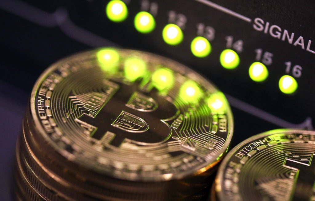 Tổng giá trị hợp đồng tương lai Bitcoin lên đến hơn 4 tỉ USD - Sóng lớn đang tới?