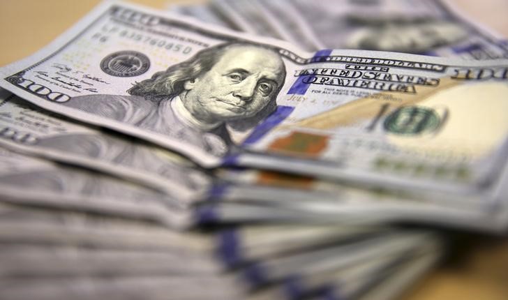 Dollar Gains as Fed Points to Rate Hikes in 2023