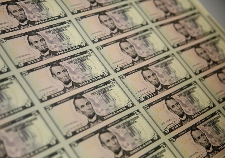 Dollar Climbs to Multi-Month Highs; Covid Prompts Risk Aversion