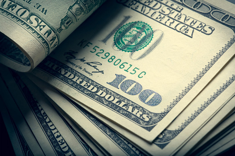 Dollar Weakens Ahead of Key Payrolls Data