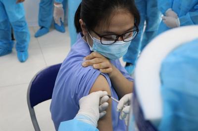 Thủ tướng yêu cầu Bộ Y tế đàm phán mua vaccine do 4 hiệp hội đề xuất