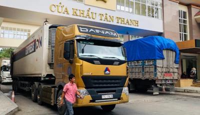 Doanh nghiệp lo chi phí xuất khẩu tăng khi Trung Quốc áp quy định mới ở cửa khẩu Tân Thanh
