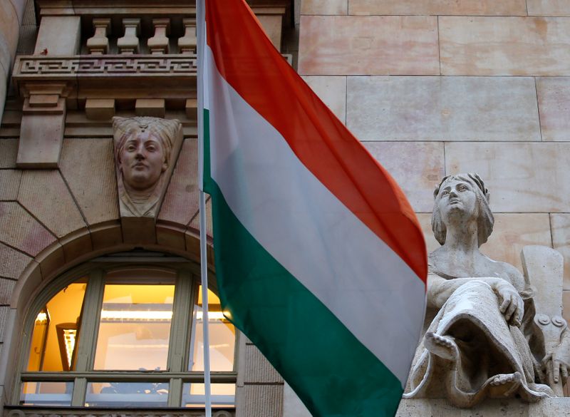 Hungary aims to raise up to EUR 4.5 billion in major FX bond sale