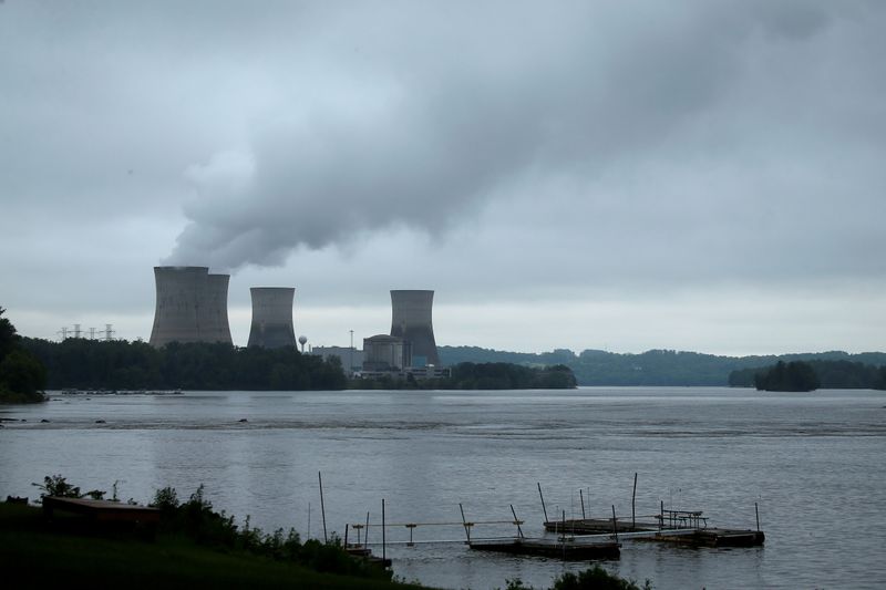 Illinois Senate close to providing lifeline to 3 nuclear power plants