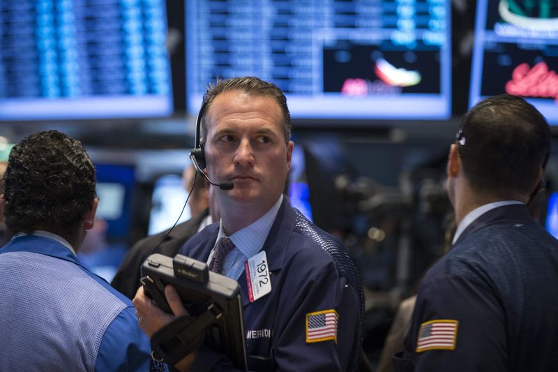 CK Mỹ biến động trái chiều; Dow Jones đóng cửa tăng 0,76%