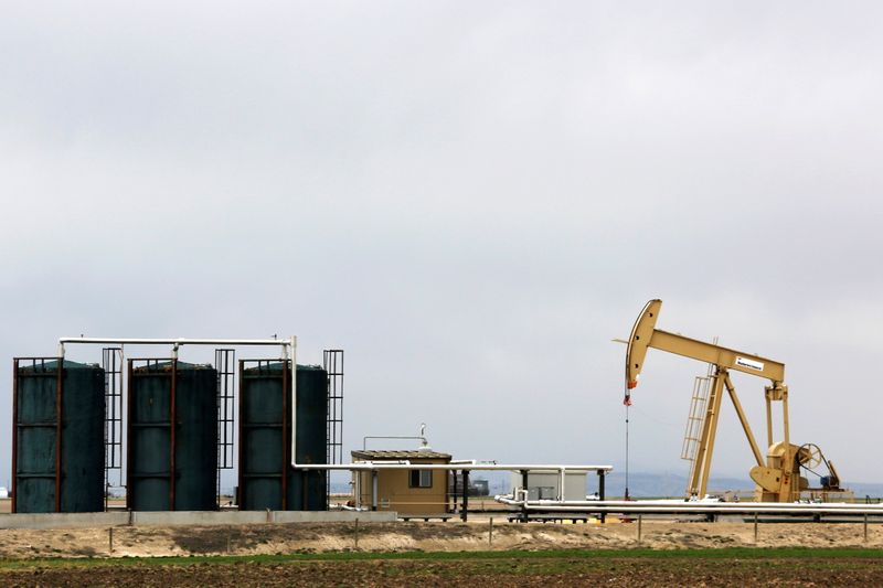 Oil fall as U.S. storm-hit supply makes slow return