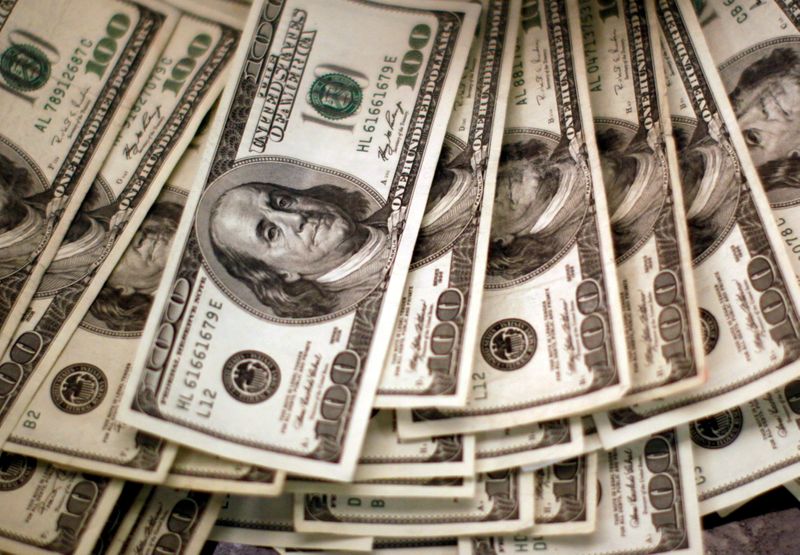 Dollar hits one-month high as traders eye Fed rates liftoff