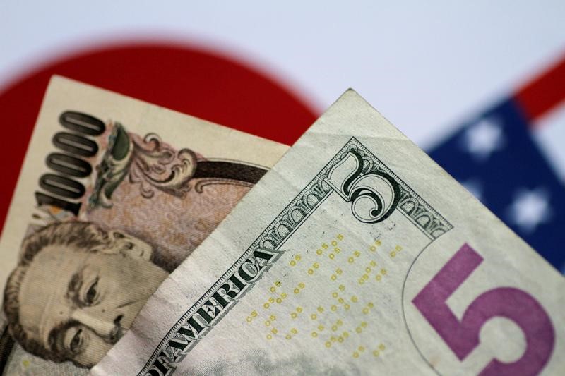 Dollar, Yen Up as U.S. Bond Yields Hit Three-Month High