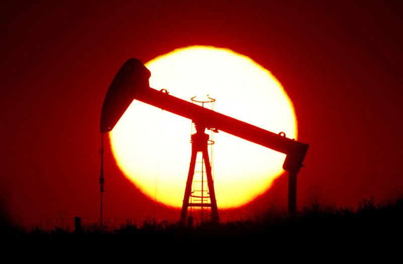 Oil prices hold firm amid hopes for economic growth