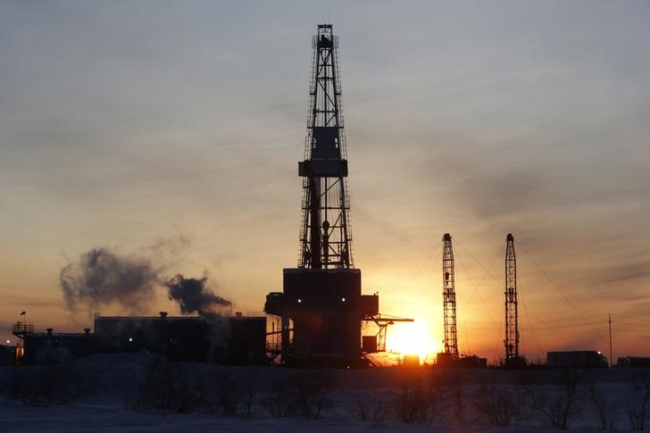 Oil Down as Omicron Fuel Demand Worries Persist