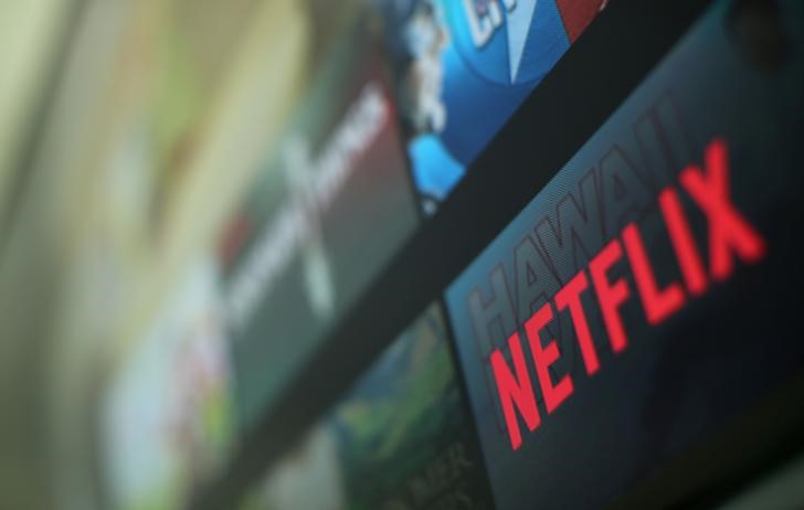 Netflix Falls as Credit Suisse, MoffettNathanson Sound Subdued