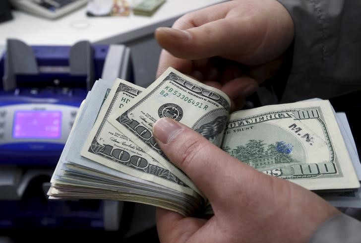 Dollar Rises as Treasury Yields Hit 2-Year High; BoJ Disappoints Hawks