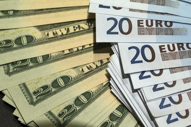 Đồng USD, Euro tăng nhờ thông tin về cuộc đàm phán Ukraine-Nga